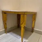 طاولات ذهبي بسطح رخام