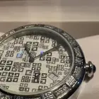 ساعة نادرة وفاخرة (Givenchy) مرصعة ألماس تكلفتها 12000 ريال