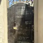 باب مشغول مستخدم للبيع