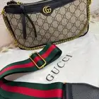 شنطة جديدة مقاس صغير حلوه مره جوده جلد فخم السعر 120