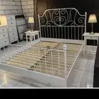 سرير ايكيا للبيع طاولة جانبية للبيع