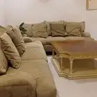 أثاث غرفة نوم وكنب وطاولات جانبية للبيع
