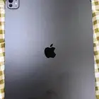 ايباد برو M4. اسود اللون