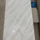 طاوله رخام للبيع حبه كبير واربع خدمات بحاله ممتازه