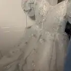 فستان للبيع