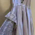 عندي فستان لبسه وحده مقاس M