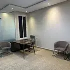 مكتب مجهز ومؤثث بالكامل للايجار الشهري