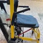 كرسي لكبار السن وذوي الهمم للتنقل وارتقاء الدرج