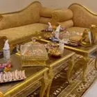 كنب وطاولات نظيفه جدا