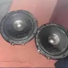 سماعتين سوني كانت مركبة على هايلكس 2015 على الشرط