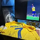 تيشرت كرستيانو للبيع وعليه امضائه وهو الا موقع شخصيا