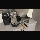 ماكينة قهوة ديلونجي ديديكا بكامل ملحقاتها 400 ريال