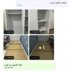 غرفة مكون من سريرين ودولاب 3 ابواب