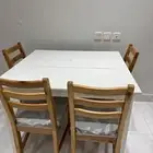 طاوله من ايكيا مع 4 كراسي