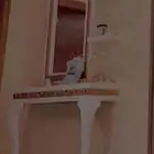 مدخل ابيض مع الارفف