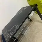 طاوله قزاز كما هي موضحه بالصوره بدون كراسي للبيع