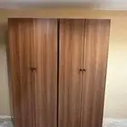 تتوفر الخزائن والسرير بأفضل جودة