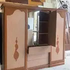 دولاب ملابس 2 تعليق و3 درج ورفرف بحاله ممتازه
