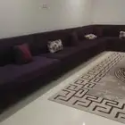 كنب على شكل ( L) نظيف للبيع مع طاوله وطربيزات