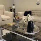 طاوله في المنتصف مع اثنتان جانبيه