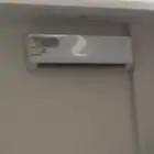 مكيف 2 للبيع مع شاشة تلفزيون