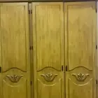 للبيع دولاب ملابس وسريرين وتسريحه