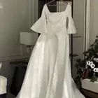 يوجده معاه طرحه الفستان يلبس M S