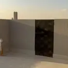 شقة جديده في حي النرجس بسطح للإيجار