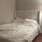 للبيع سرير مع مرتبه وتسريحه جديده