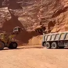 قلابات لتوريد جميع انواع الدفان والرمل