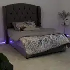 سرير مع مرتبه طبية