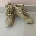 حذاء بيج غامق