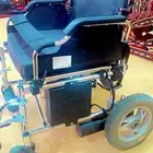 عربه بحاله ممتازه شبه جديده الحجم كبير البطاريه ثنتين