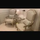 كنب للبيع بحاله ممتازه جدا مع الطاولات والستاره واللكسسوارا