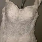 يوجد لدي فستان زفاف