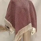 شال صوف مزين بكلفه هدب