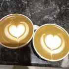 باريستا رسم لاتيه بنقال ي