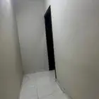 غرفه للايجار نضيفه وتشطيبها ممتاز وجديده ايجارها مناسب