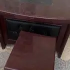 ثلاث مكاتب مع ثلاث خزنات