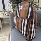 شنطه ماركه بربري حد 400 نظيفه جدا السعي على المشتري