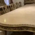 طاولة أكل كلاسيك فاخرة مع بوفيه ودولاب