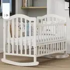 سرير اطفال خشب وطاولة تبديل الرضع