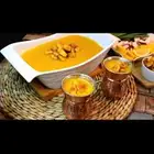 شوربة عدس  باالخبز المحمص وخضار وشعيريه والشوربه الصفراء