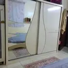 غرفه نوم كامله مع الستاره وكنب مع الطاولات ومدخل بمرايه