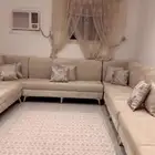 للبيع كنب اللون بيج نظيف جدا