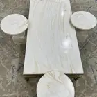 طاولة للبيع