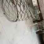 طاولات فضيه للبيع وحده كبيره و اثنين وسط ..