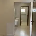 شقة روف بتشطيب ممتاز   للايجار  ولي العهد