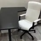 مكتبه