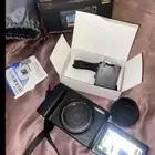 كميرا حاله ممتازاه و جميله و تجي معها بطاريتين و عدسه